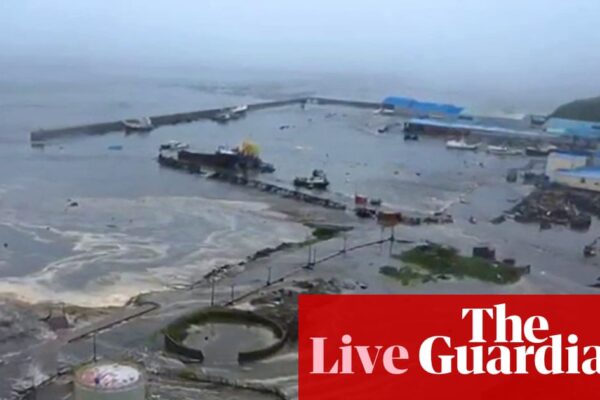 Eruzione del vulcano Klyuchevskoy e tsunami nel Pacifico dopo un forte terremoto