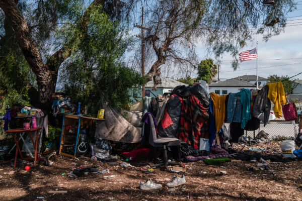 Soluzioni contro la crisi dell’istruzione dei senzatetto a San Diego